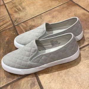 Women’s Grey Flats